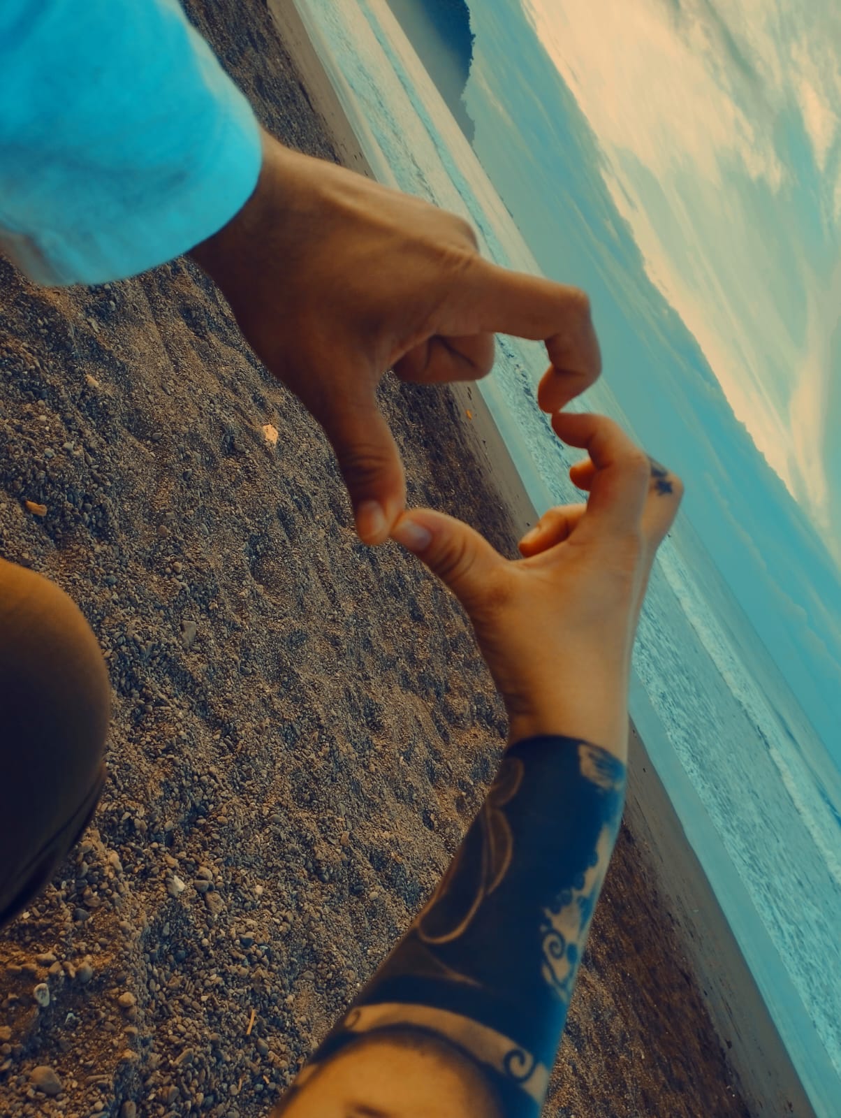 Fotografía de la pareja al atardecer